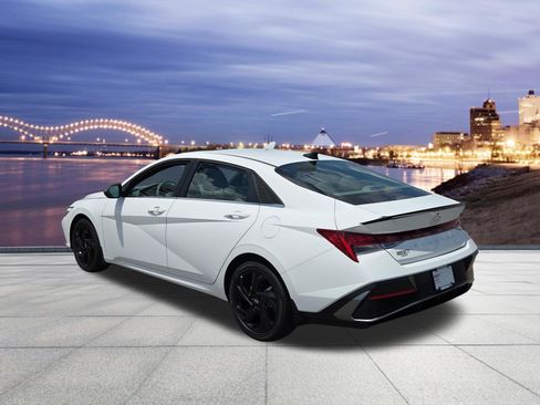 Used 2026 Hyundai Elantra SEL Sport Premium FWD image 3