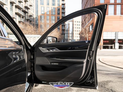 Used 2018 BMW 750i M SPORT LINE image 43