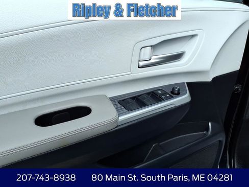 Used 2025 Toyota Sienna XLE FWD image 13