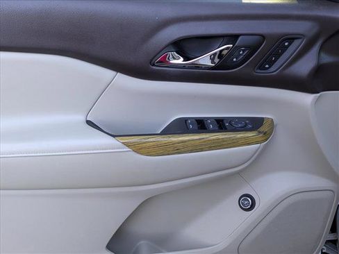 Used 2017 GMC Acadia Denali image 14