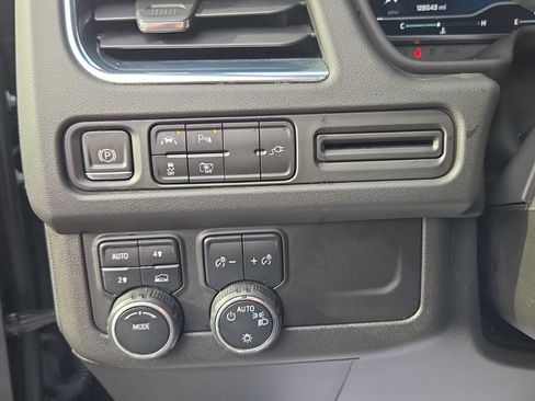 Used 2022 Chevrolet Tahoe RST w/ Luxury Package AWD/4WD image 41