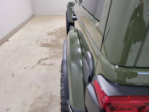 Used 2023 Jeep Wrangler Unlimited Sahara AWD/4WD image 28