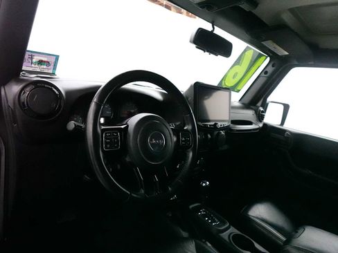 Used 2016 Jeep Wrangler Sahara image 15