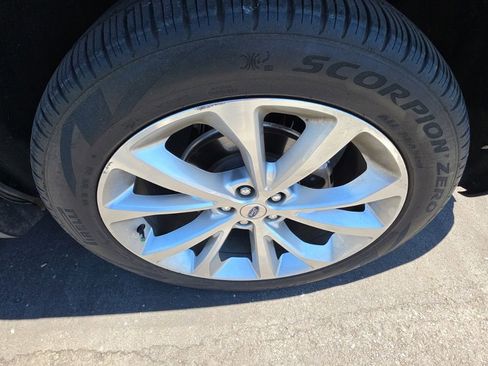 Used 2022 Ford Explorer Platinum w/ Equipment Group 601A AWD/4WD image 8