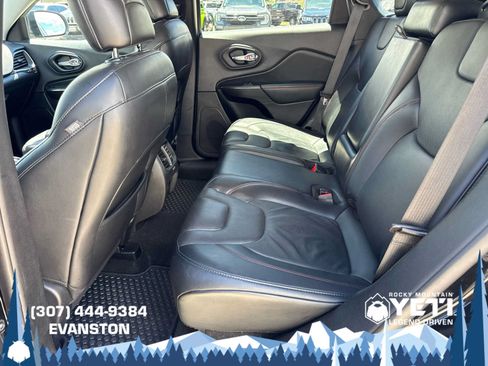 Used 2021 Jeep Cherokee Trailhawk w/ Premium Leather Package AWD/4WD image 21