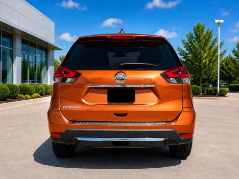 Used 2018 Nissan Rogue S FWD image 4