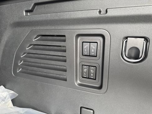 New 2026 Chevrolet Traverse RS w/ LPO, Floor Liner Package AWD/4WD image 8