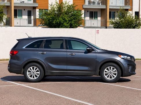 Used 2019 Kia Sorento FWD image 4