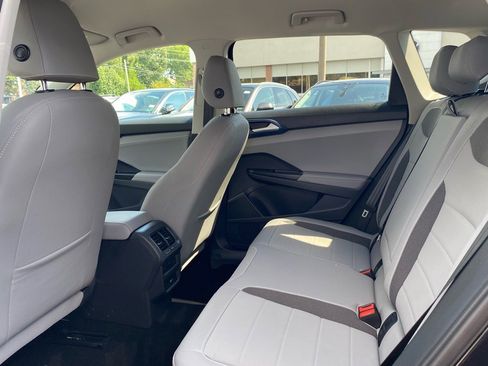 Certified 2024 Volkswagen Taos SE image 22