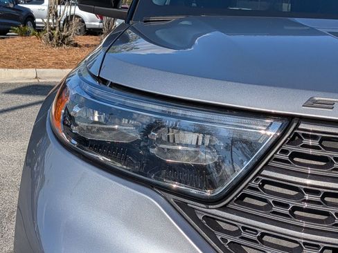 Certified 2022 Ford Explorer XLT w/ Equipment Group 202A image 11
