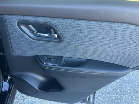 Used 2023 Nissan Rogue SV image 23