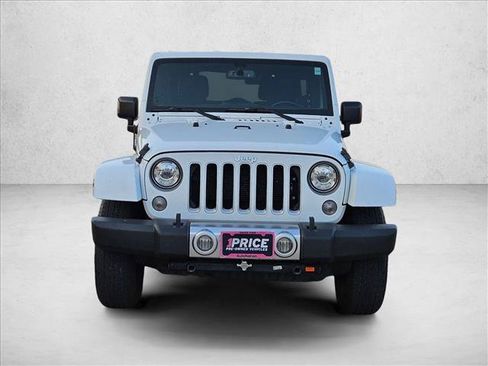 Used 2017 Jeep Wrangler Unlimited Sahara w/ Max Tow Package AWD/4WD image 2