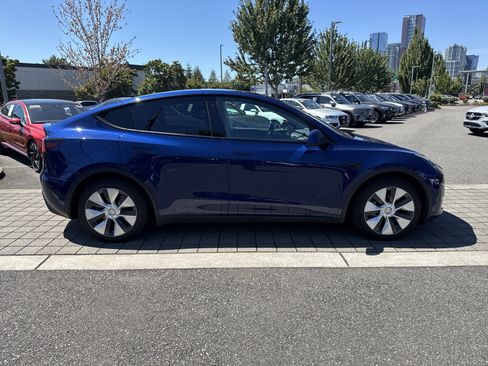 Used 2021 Tesla Model Y Long Range AWD/4WD image 4