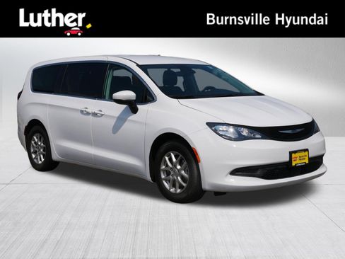 Used 2023 Chrysler Voyager LX FWD image 1