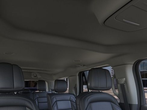 New 2026 Lincoln Navigator Premiere AWD/4WD image 22