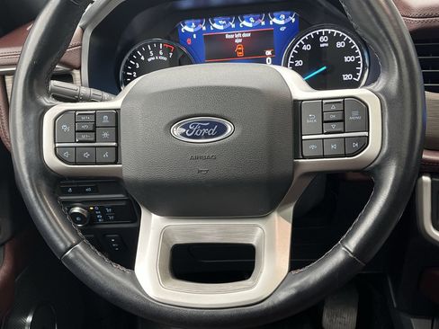 Used 2022 Ford Expedition Limited image 18
