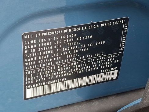 Certified 2025 Volkswagen Tiguan SE w/ Panoramic Sunroof Package image 27