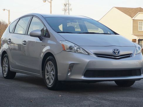 Used 2013 Toyota Prius V Three image 3
