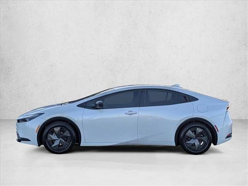 Used 2024 Toyota Prius LE image 9