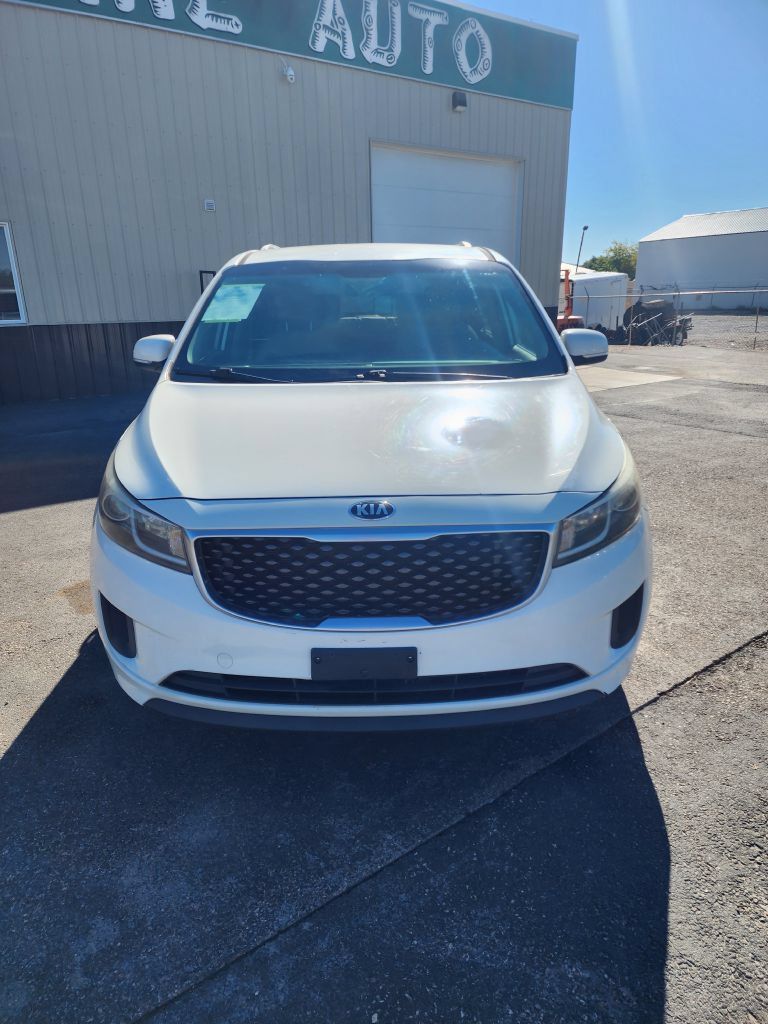 Used 2016 Kia Sedona LX w/ Option Group 020 FWD image 3