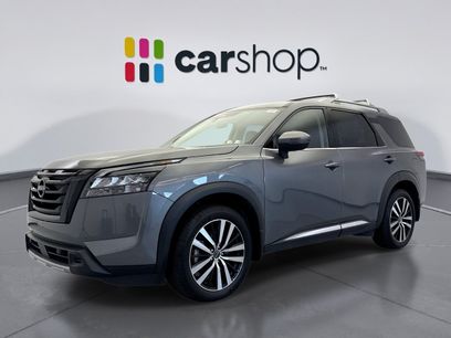 Used 2025 Nissan Pathfinder Platinum w/ Black Appearance Package