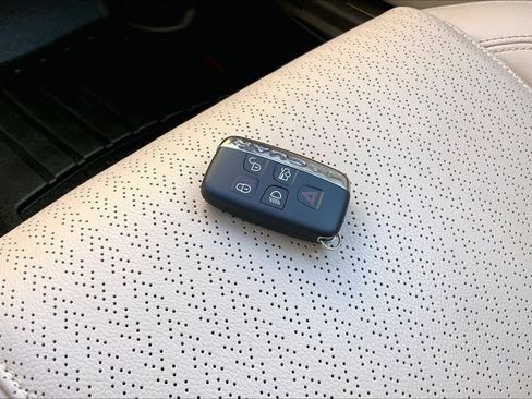 Used 2018 Jaguar XF Prestige AWD/4WD image 15