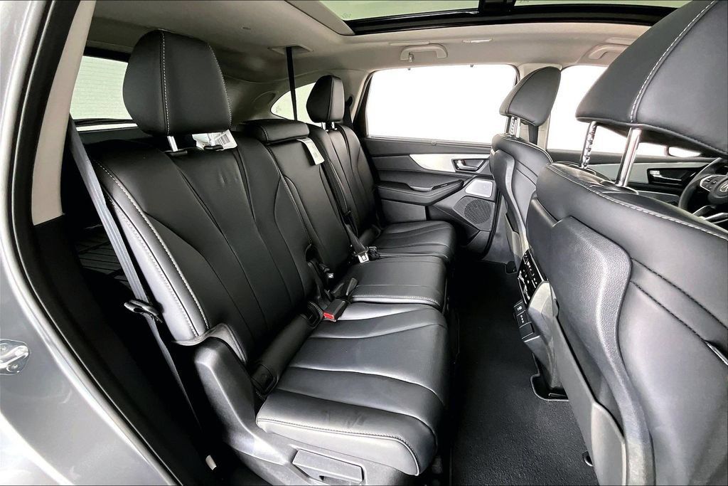 Certified 2026 Acura MDX w/ Technology Package FWD image 32