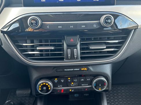 Used 2022 Ford Escape SE w/ Cold Weather Package image 26