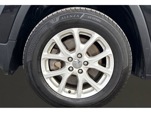 Used 2015 Jeep Cherokee Latitude image 10