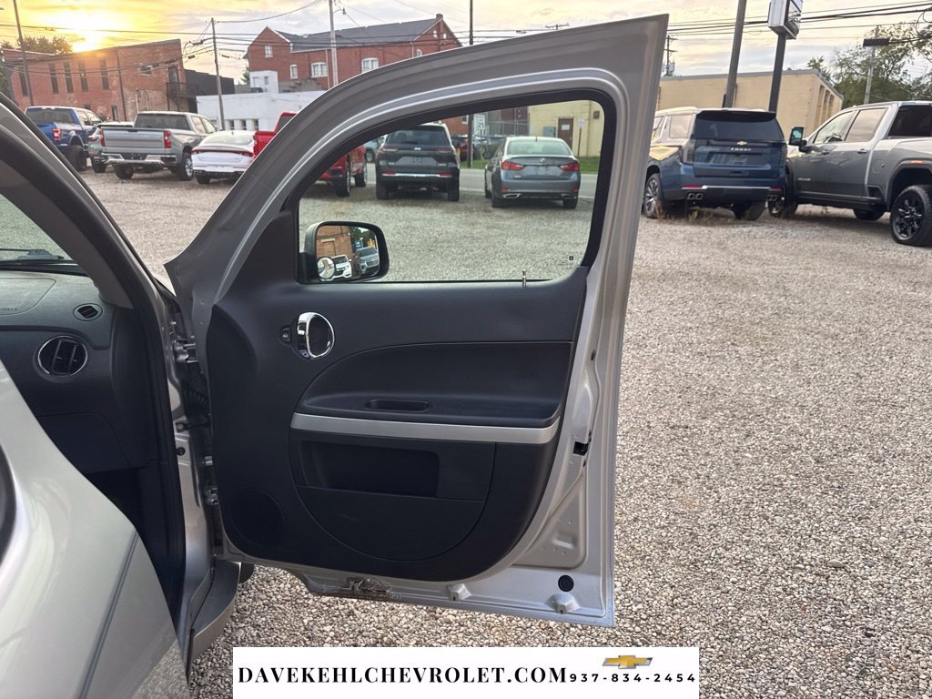 Used 2008 Chevrolet HHR LS FWD image 28