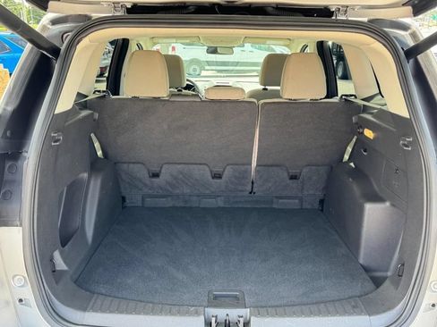 Used 2017 Ford Escape SE w/ Equipment Group 201A FWD image 6