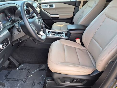Used 2023 Ford Explorer XLT w/ Equipment Group 202A AWD/4WD image 11