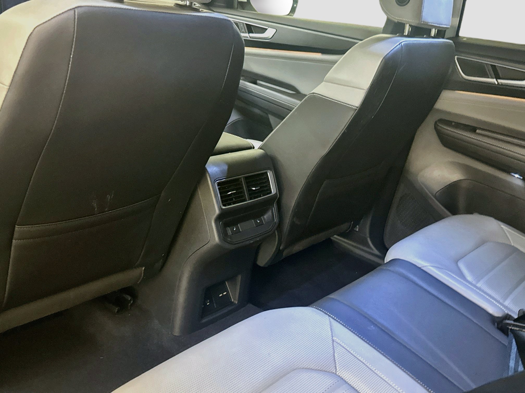 Used 2025 Volkswagen Atlas Cross Sport SEL AWD/4WD image 29