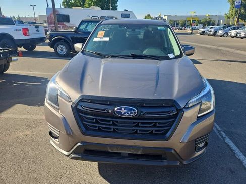 Used 2024 Subaru Forester Premium AWD/4WD image 2