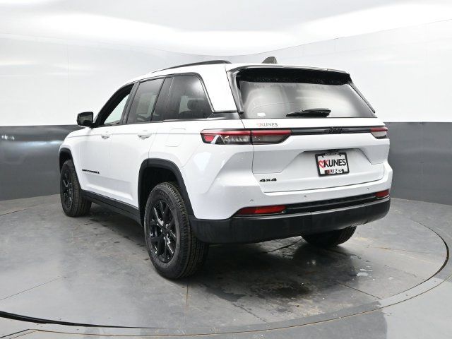 Used 2024 Jeep Grand Cherokee Altitude AWD/4WD image 11
