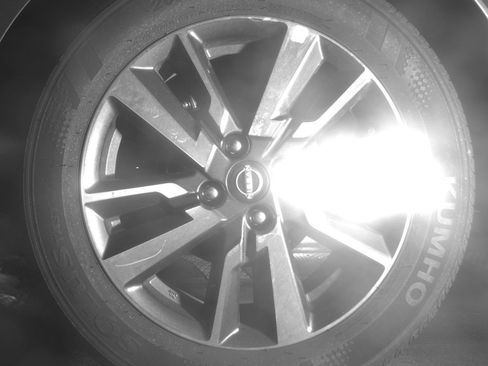 Used 2025 Nissan Versa SV image 14