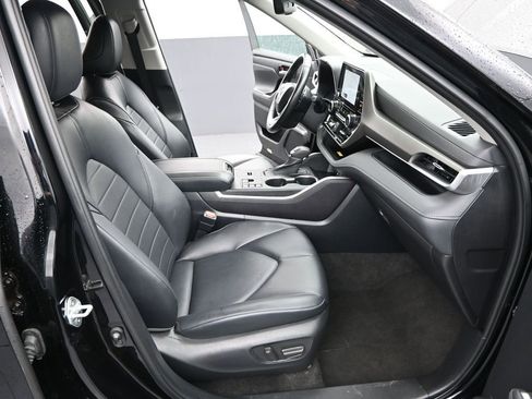 Used 2023 Toyota Highlander L image 21