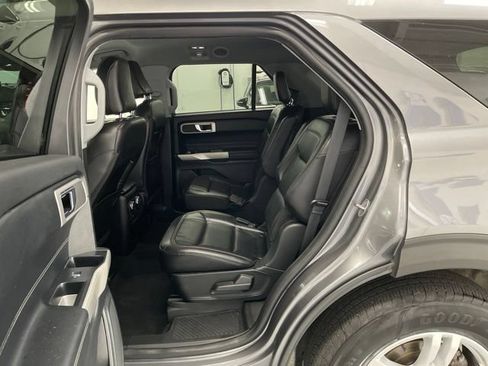 Used 2021 Ford Explorer XLT w/ Equipment Group 202A AWD/4WD image 8