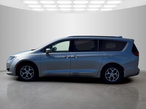 Used 2017 Chrysler Pacifica Touring-L Plus w/ Tire & Wheel Group FWD image 4