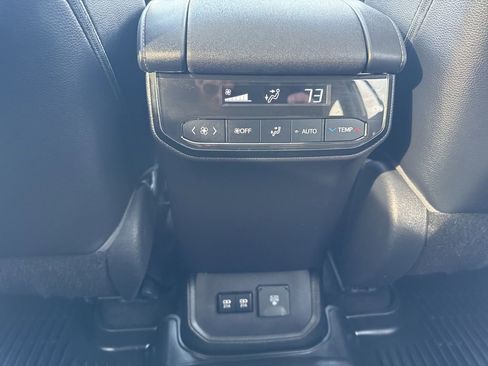Used 2021 Toyota Highlander Limited image 16