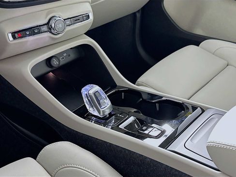 Used 2025 Volvo XC40 B5 Plus w/ Climate Package image 16