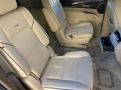 Used 2024 Cadillac Escalade Premium Luxury w/ Performance Package image 14