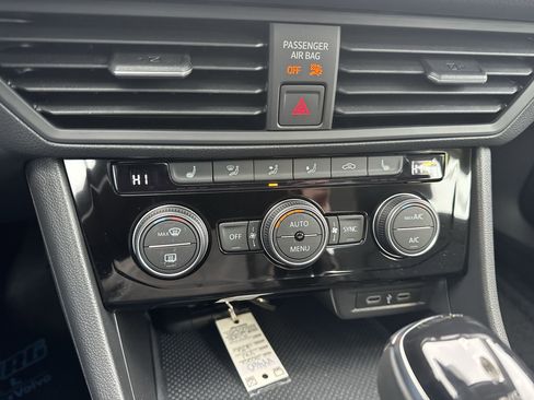 Used 2022 Volkswagen Jetta SE w/ Panoramic Sunroof Package image 36