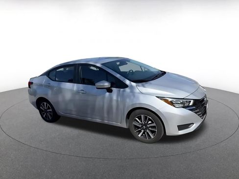 Used 2025 Nissan Versa SV FWD image 2