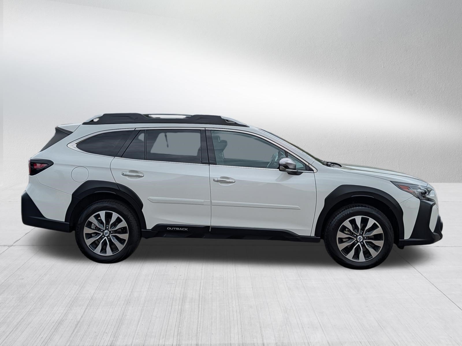 Used 2024 Subaru Outback Touring XT AWD/4WD image 2