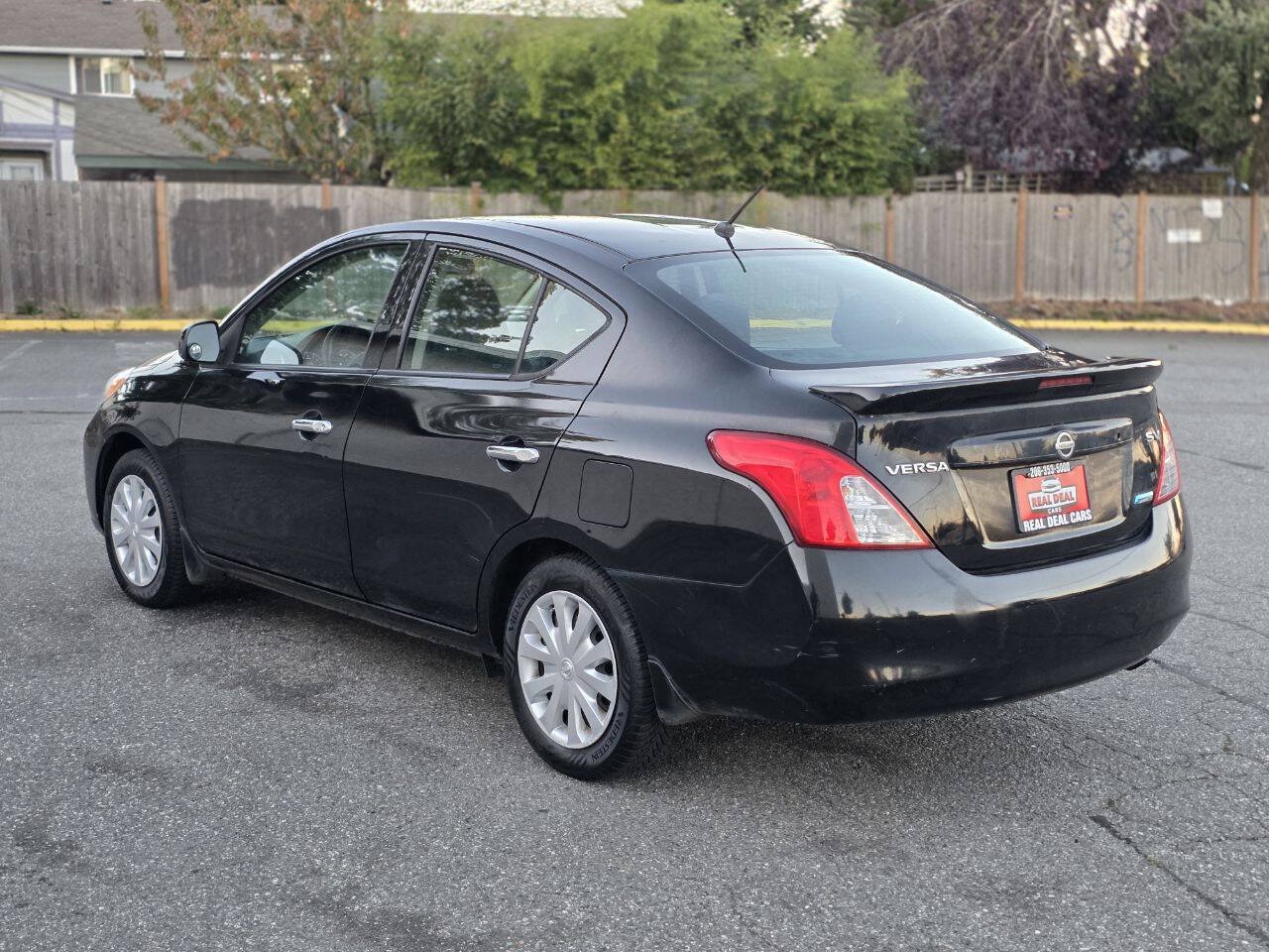 Used 2014 Nissan Versa SV FWD image 5