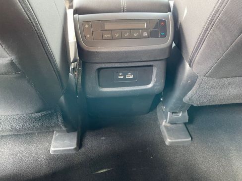 Used 2025 Nissan Pathfinder SV image 27