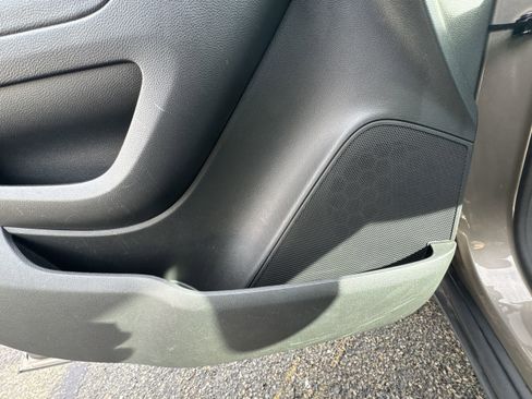 Used 2022 Chevrolet Trax LT w/ Sport Edition image 25