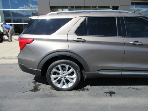 Used 2021 Ford Explorer Platinum w/ Equipment Group 601A AWD/4WD image 11