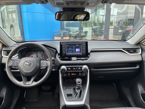 Used 2019 Toyota RAV4 XLE AWD/4WD image 17